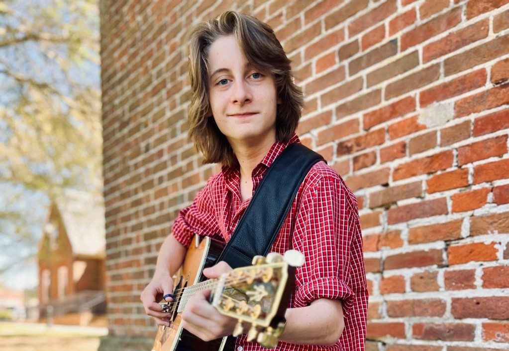 Singing for America: Mathews teen releases patriotic CD for VA250